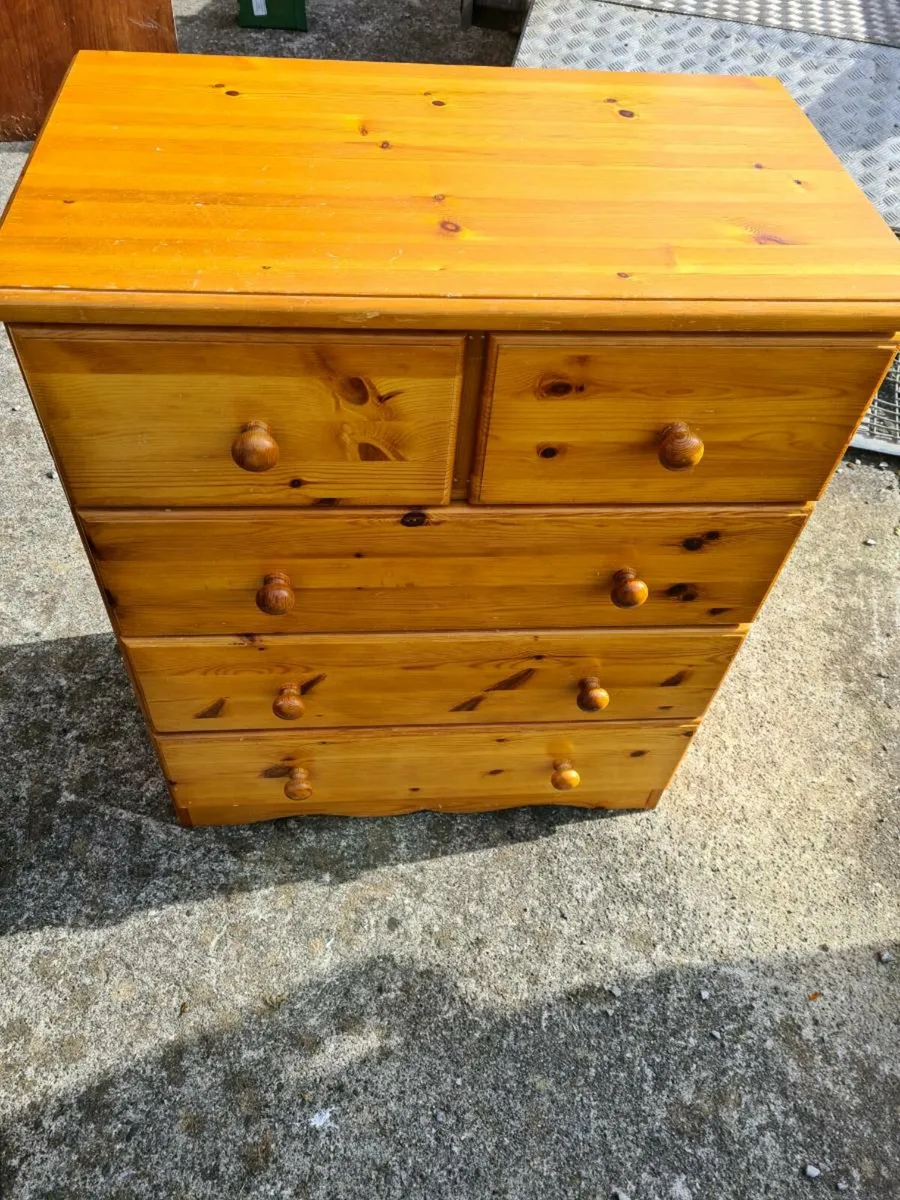 Chest of drawers