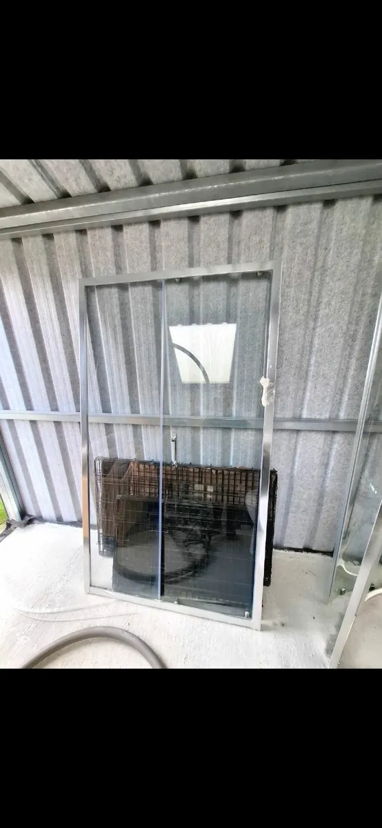 Bathroom Shower doors  x 2and sinks x2 toilets x1 - Image 4