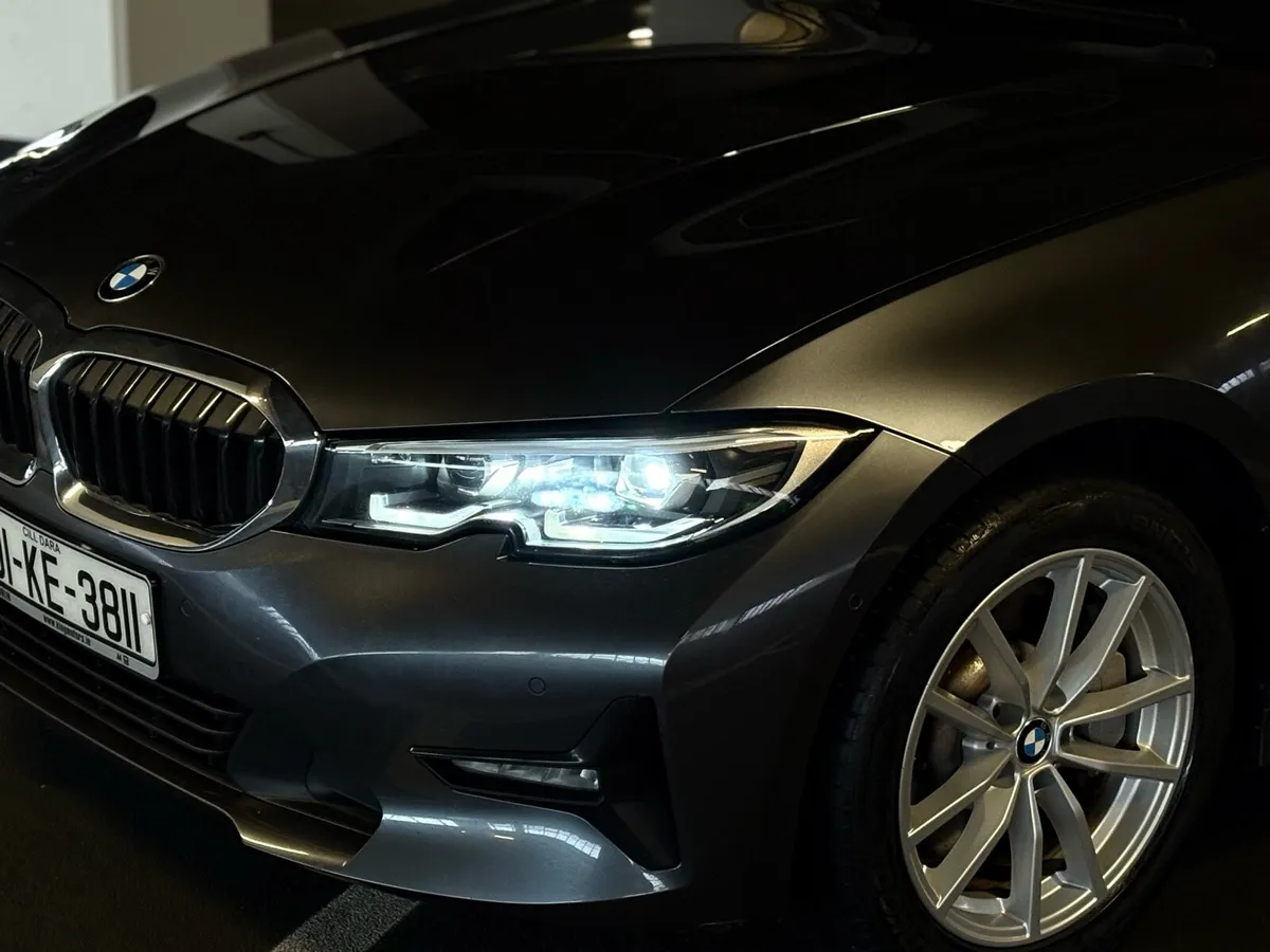 2020 BMW 330e – Plug-in Hybrid Automatic - Image 3