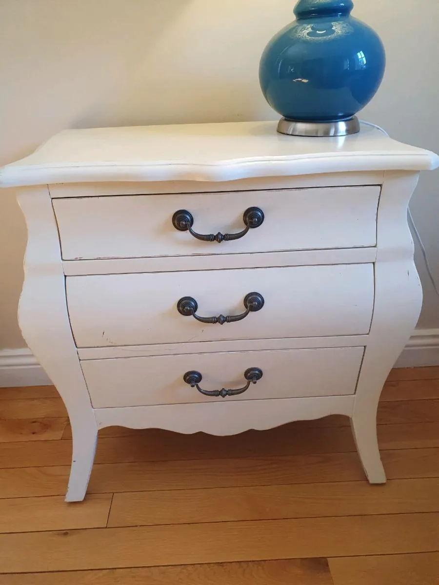 3 drawer dresser - Image 1