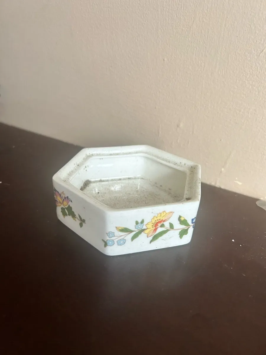 Vintage china pieces - Image 3