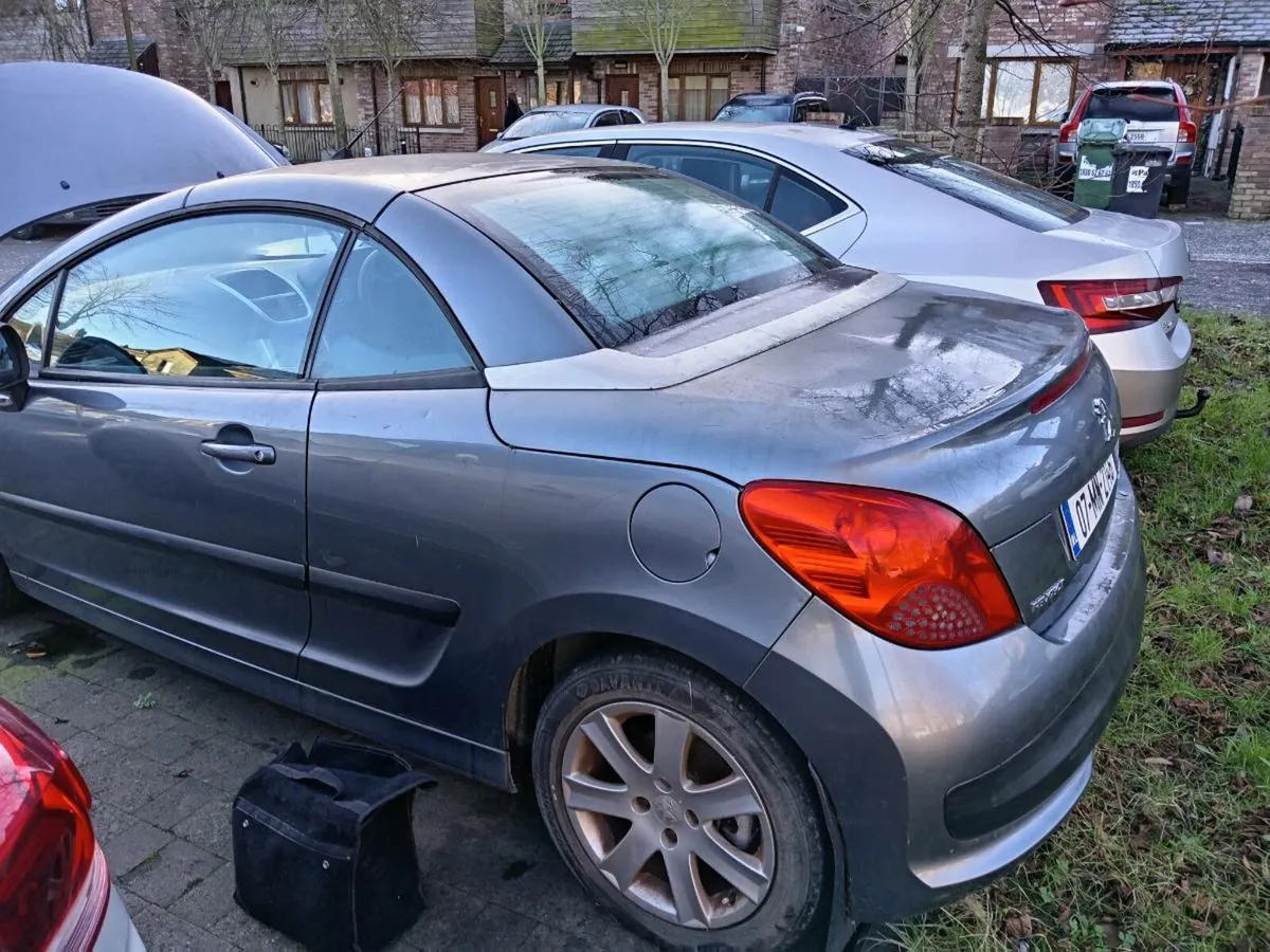 Peugeot 207 convertible sports model - Image 4