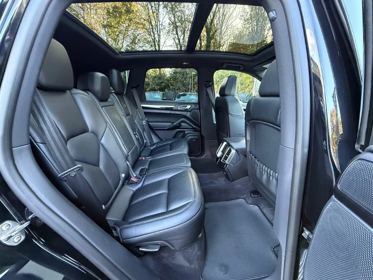 Porsche Cayenne 2012 - Image 4