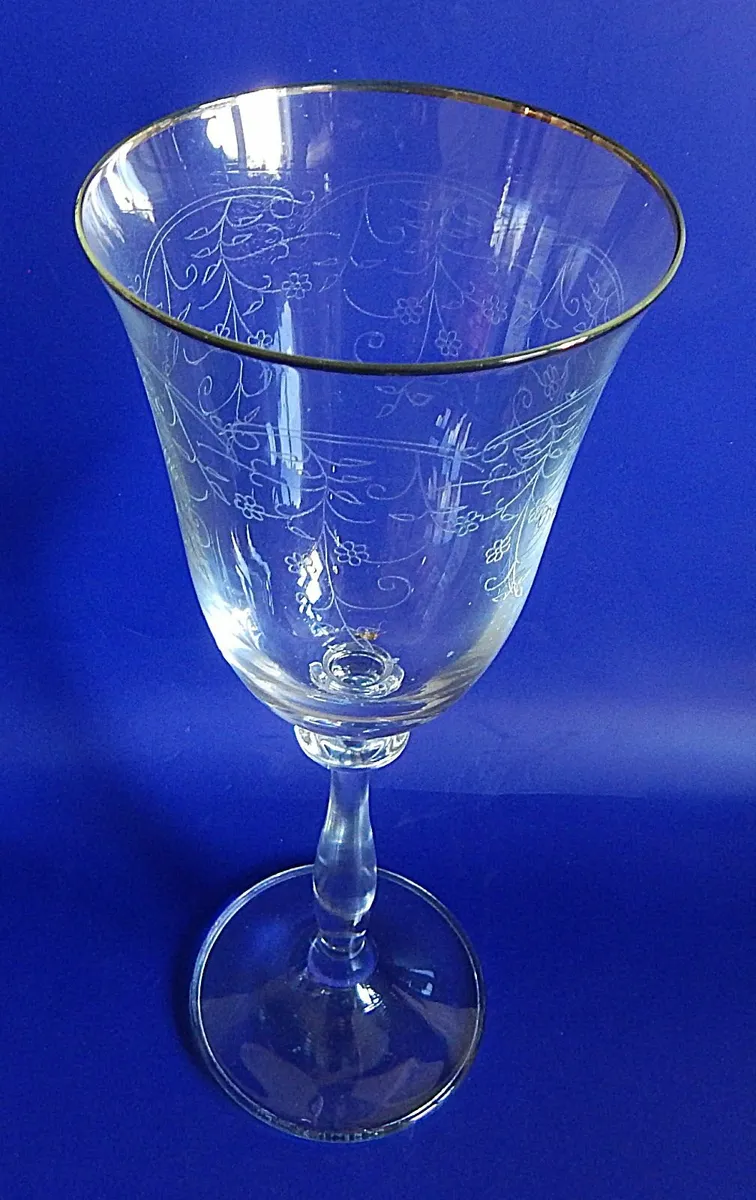 Set of 8 Etched Crystal Wine Glasses - Image 4