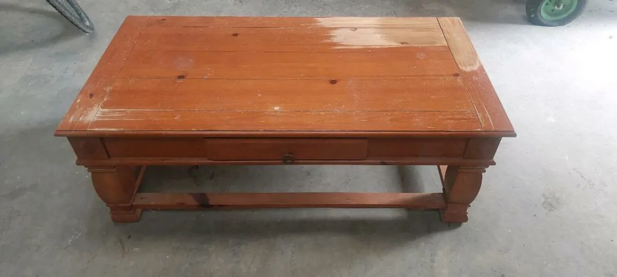 COFFEE TABLE - Image 1