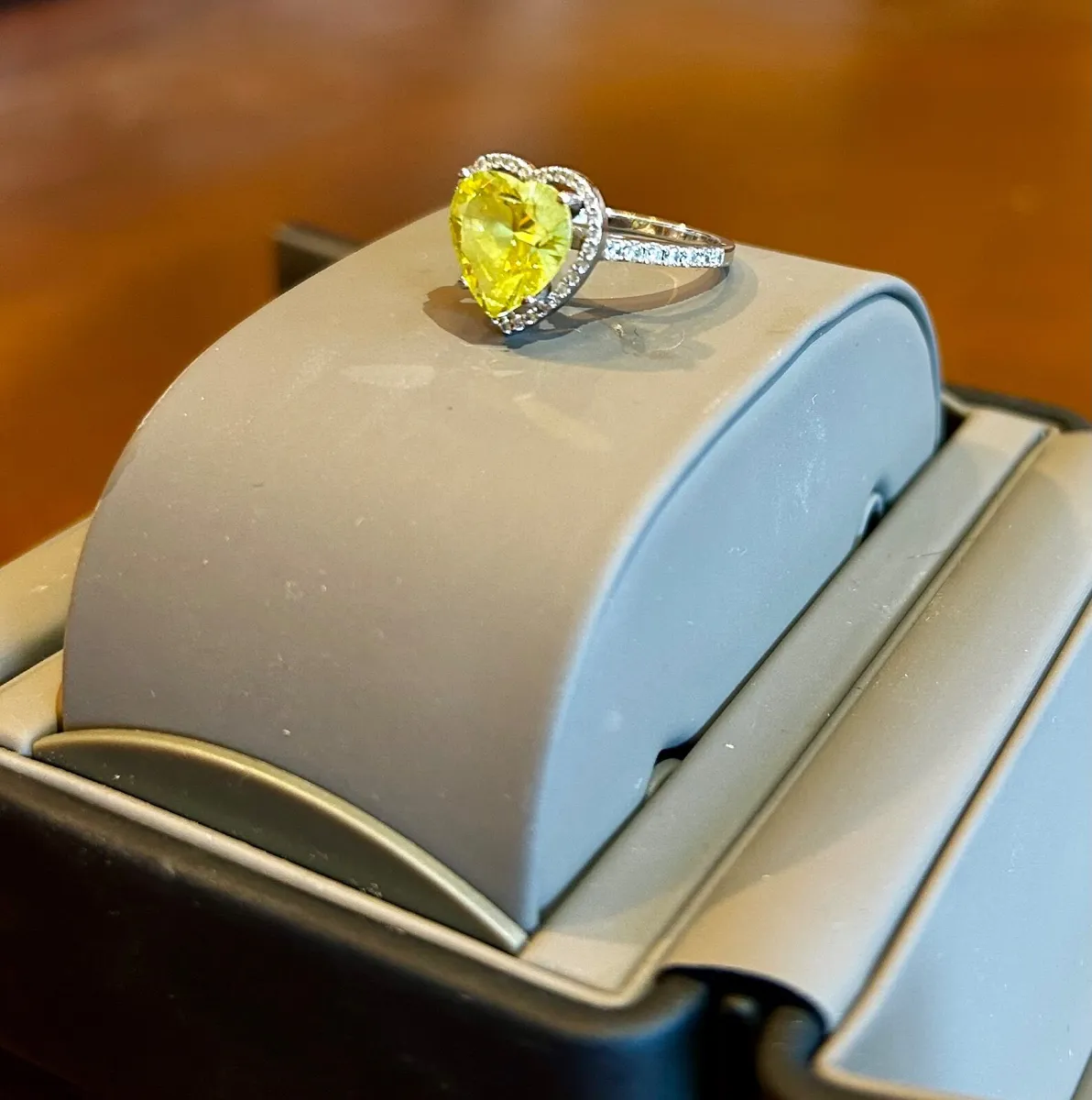 Peridot Diamond Ring - Image 4