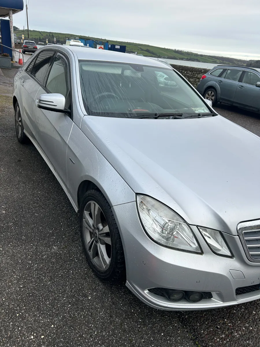 Mercedes-Benz E-Class 2010 - Image 2