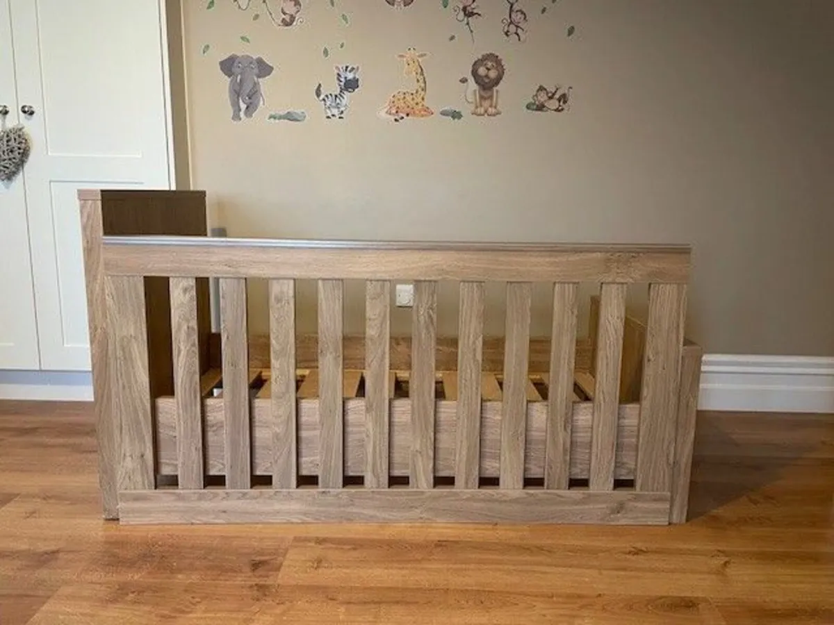 Charnwood Bordeaux Cot Bed - Image 4