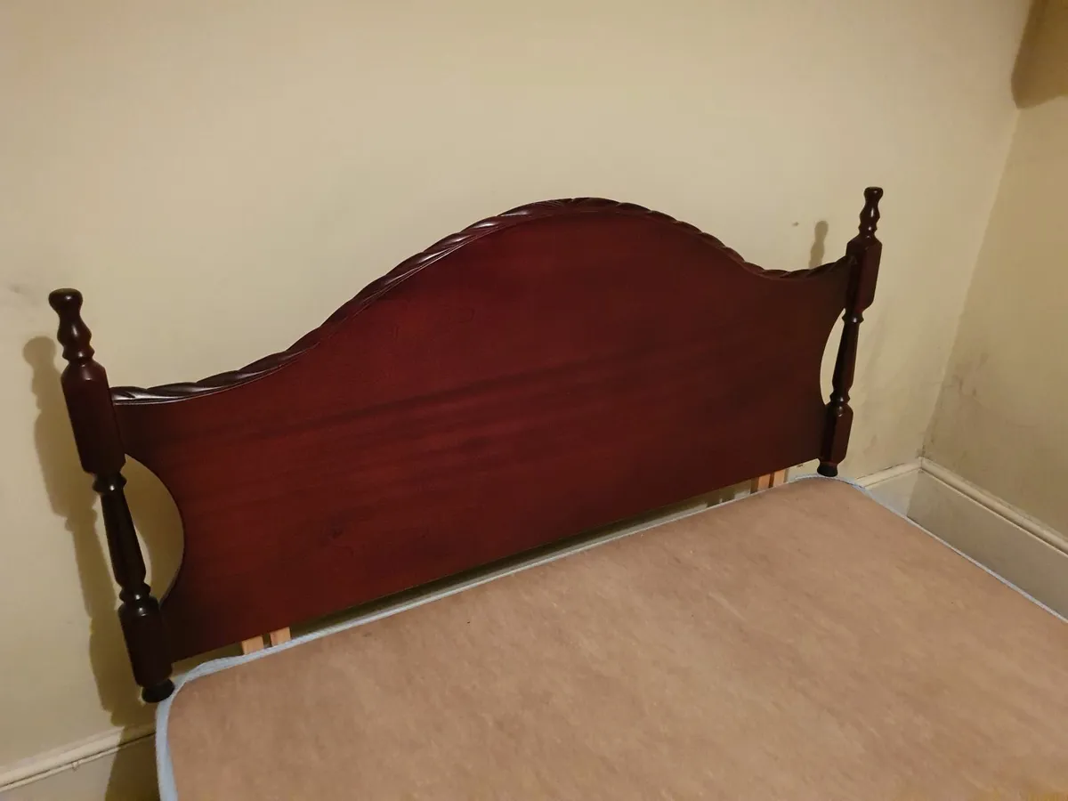 Bed and 2 lockers - Image 4