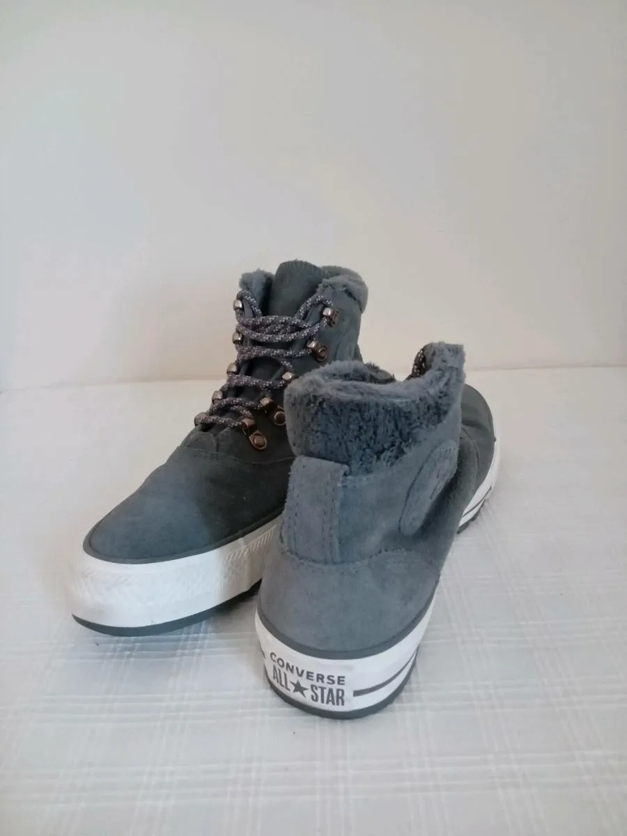 Converse, grey fur-lined. Size 6 - Image 3