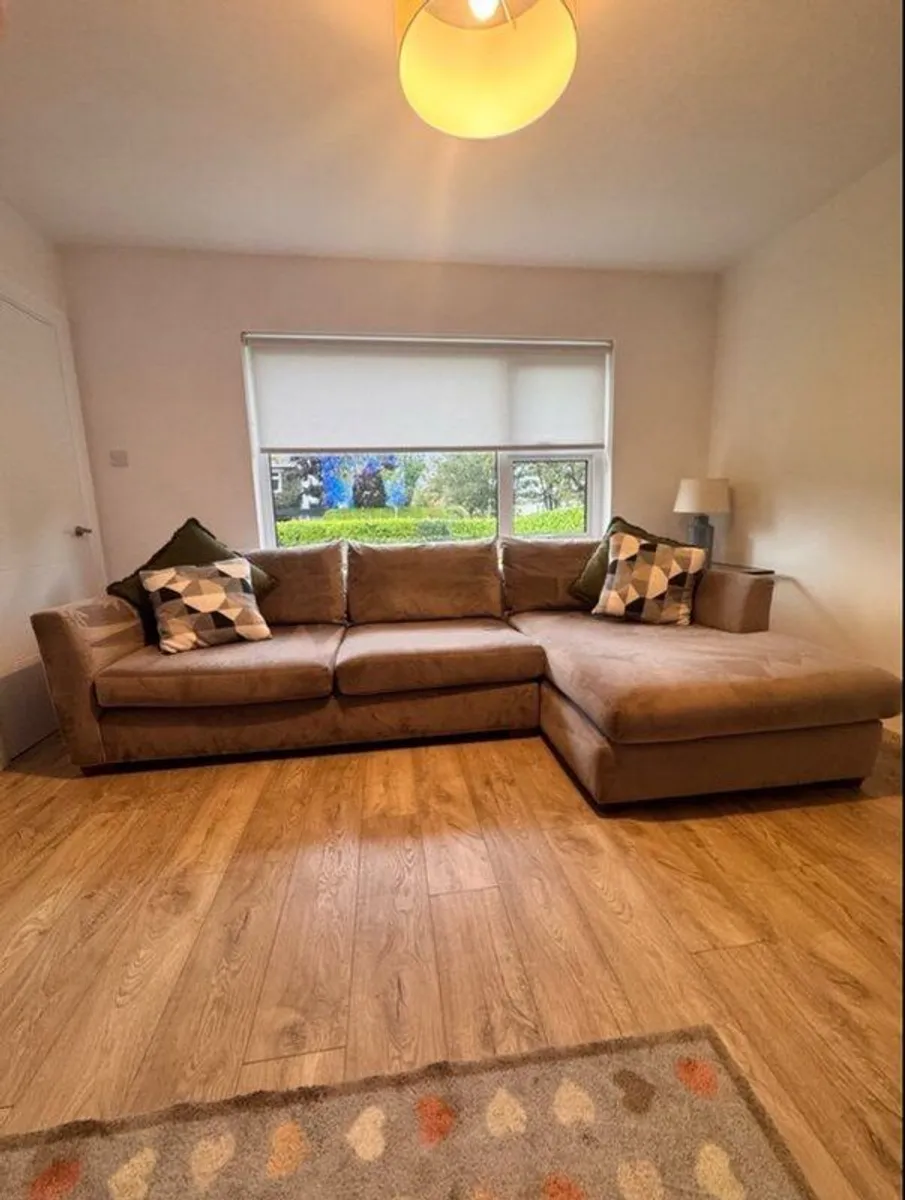 Diamond Furniture - City Sofa - Image 1