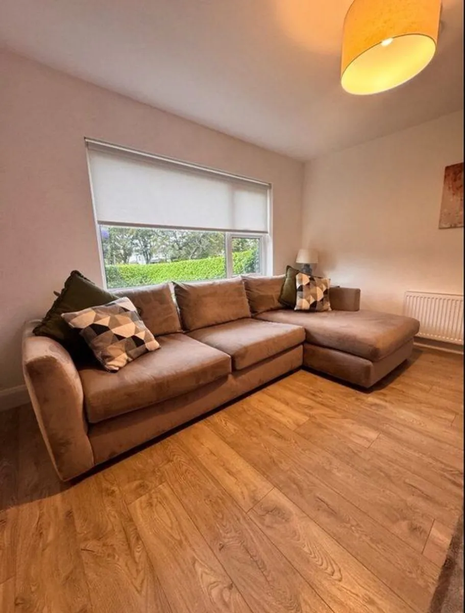 Diamond Furniture - City Sofa - Image 3