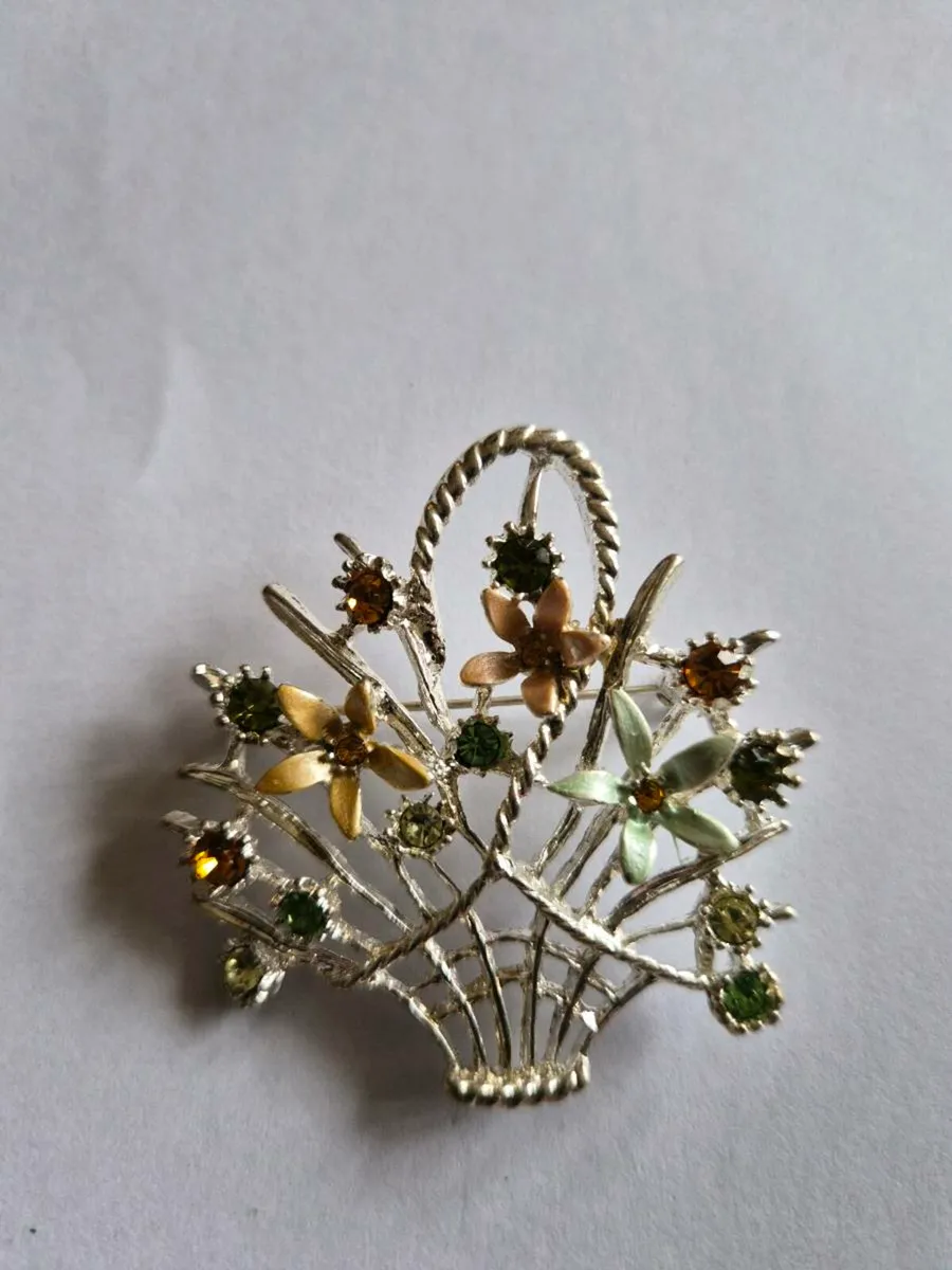 Vintage ladies broache - Image 1