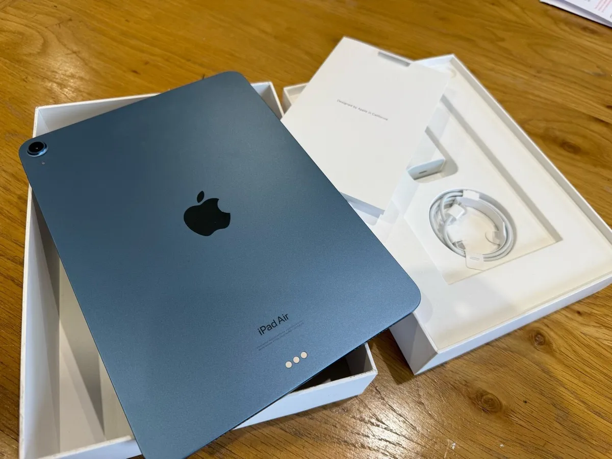 iPad Air 11” - Image 1