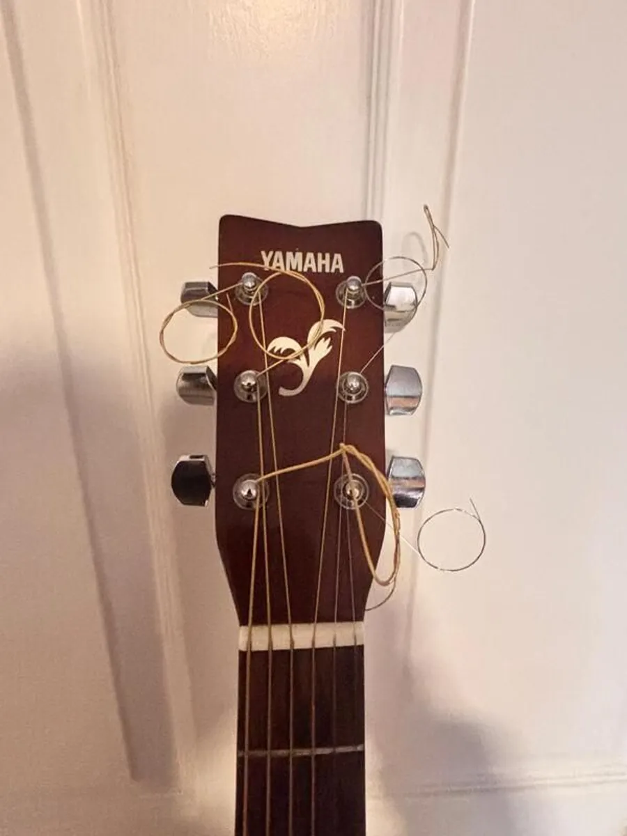 Yamaha F310 Acoustic Guitar + Gig Bag - Image 3