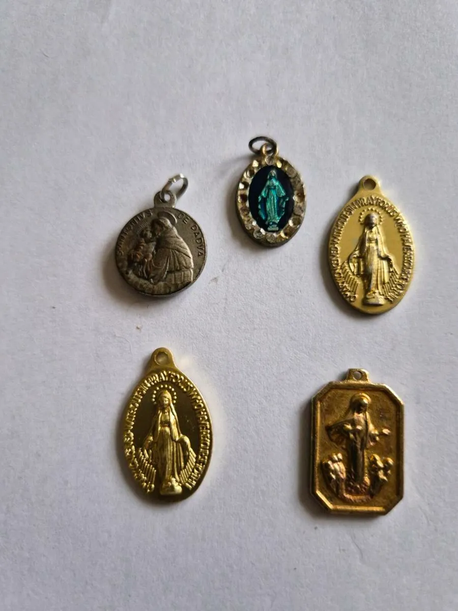 5 holy medals - Image 1