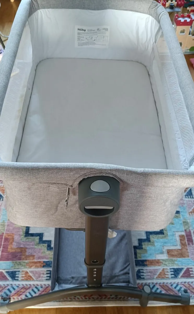 Nuby sleep by me crib / Co sleeper - Image 2