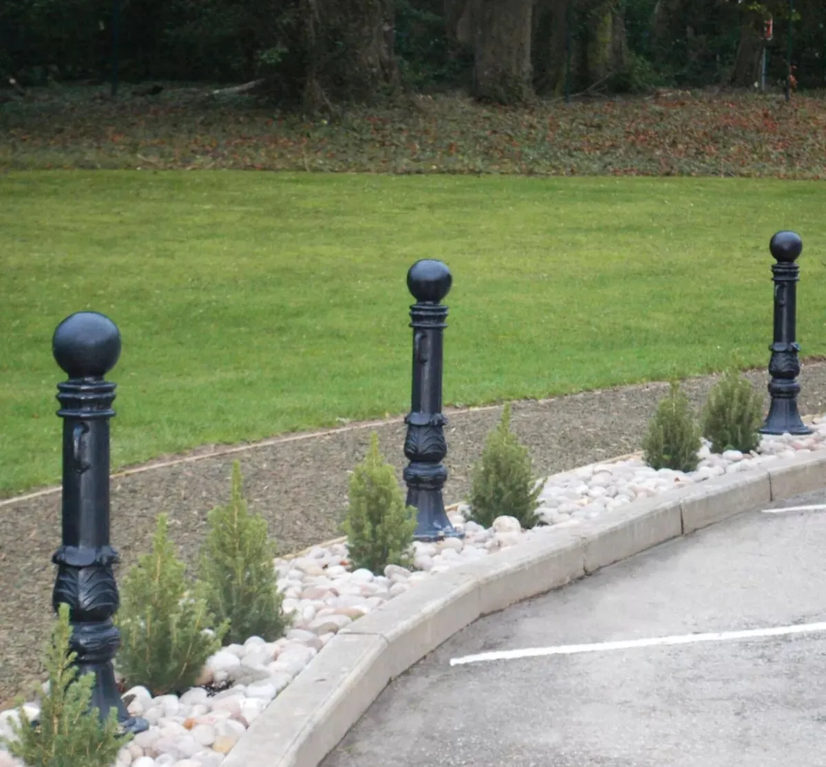 !!CAST IRON BOLLARDS!! - Image 2