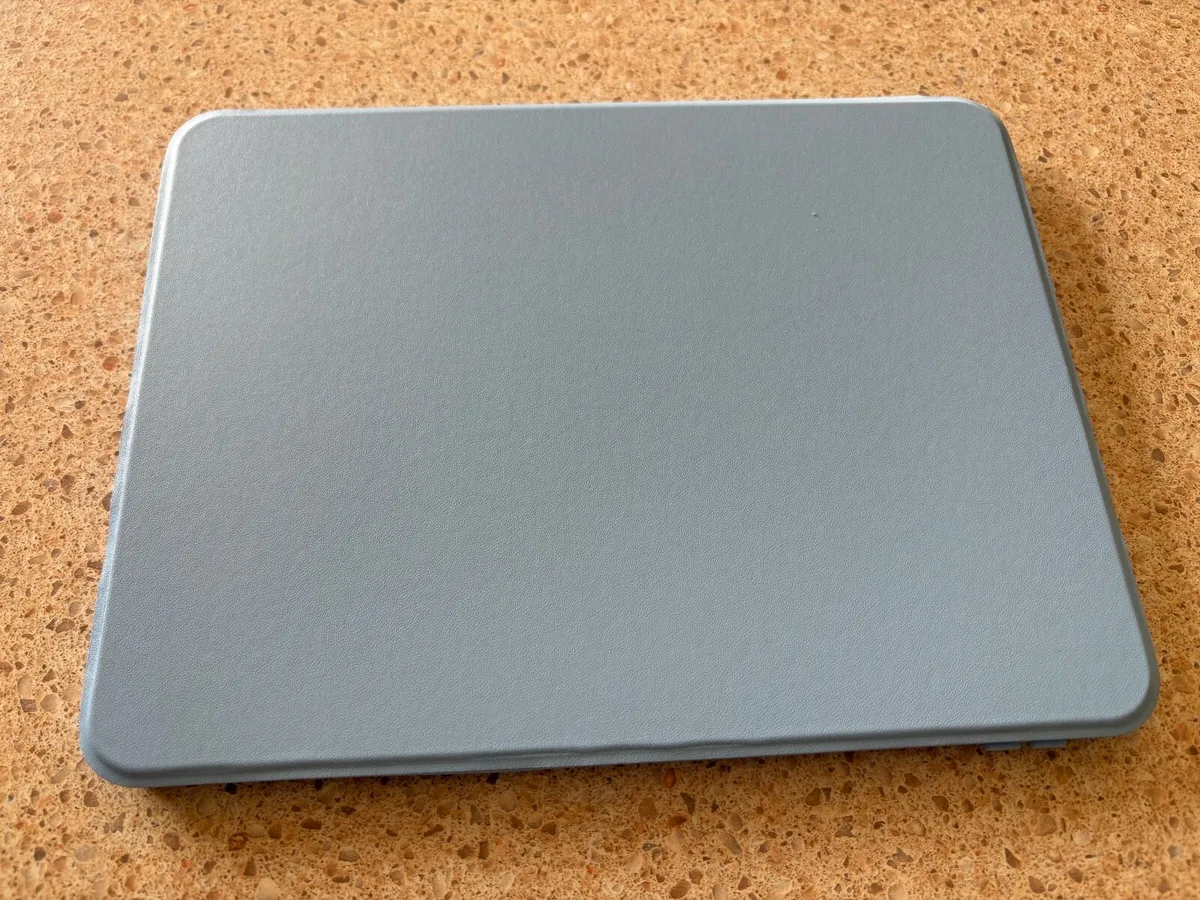 iPad 10th generation rotatable case - Image 3