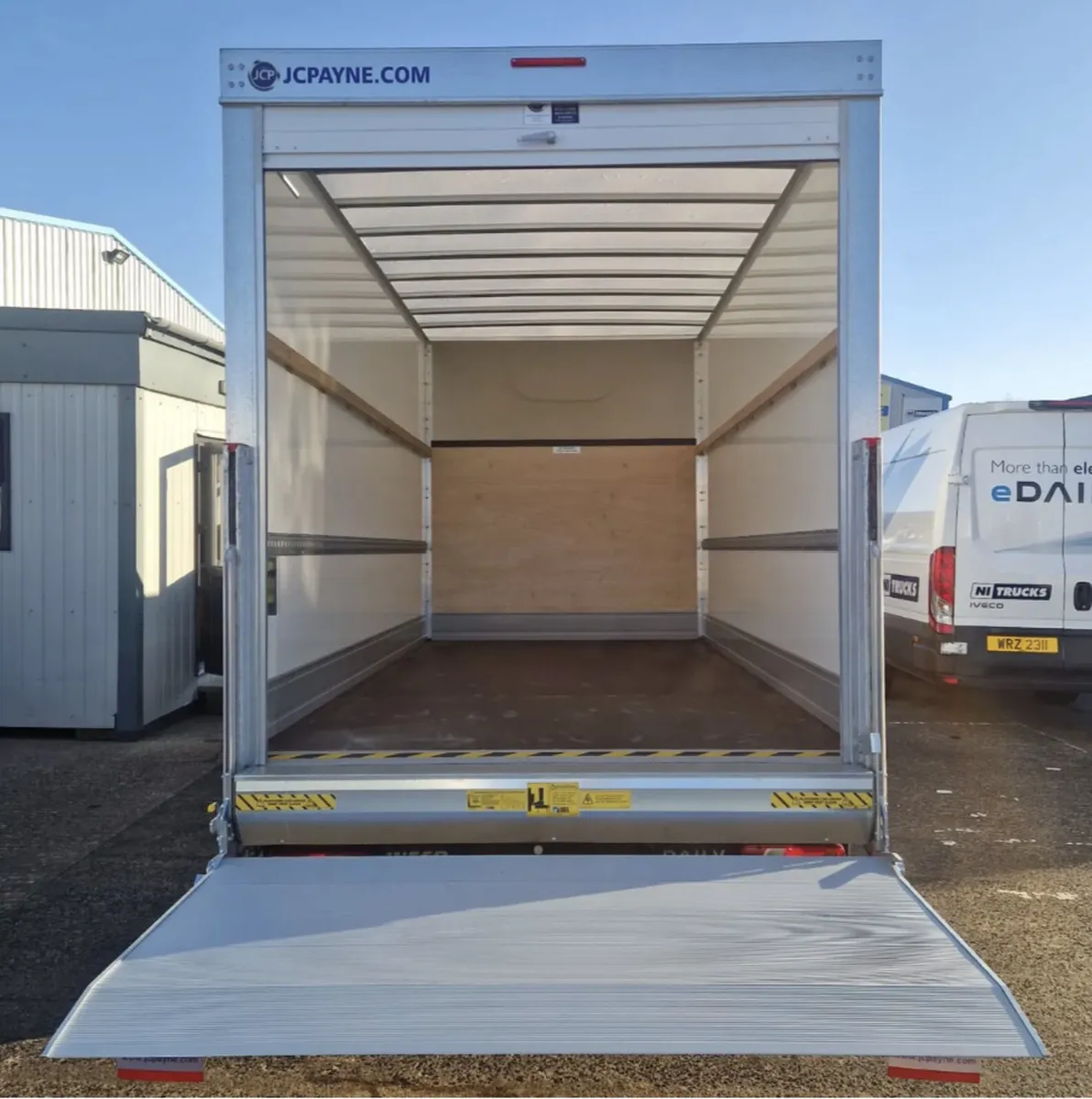 ****IVECO DAILY LUTON BODY 140 BHP 6 SPEED MANUAL - Image 4