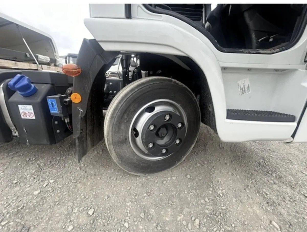 New Iveco Daily 35S14H Chassis Cab single Wheel - Image 2