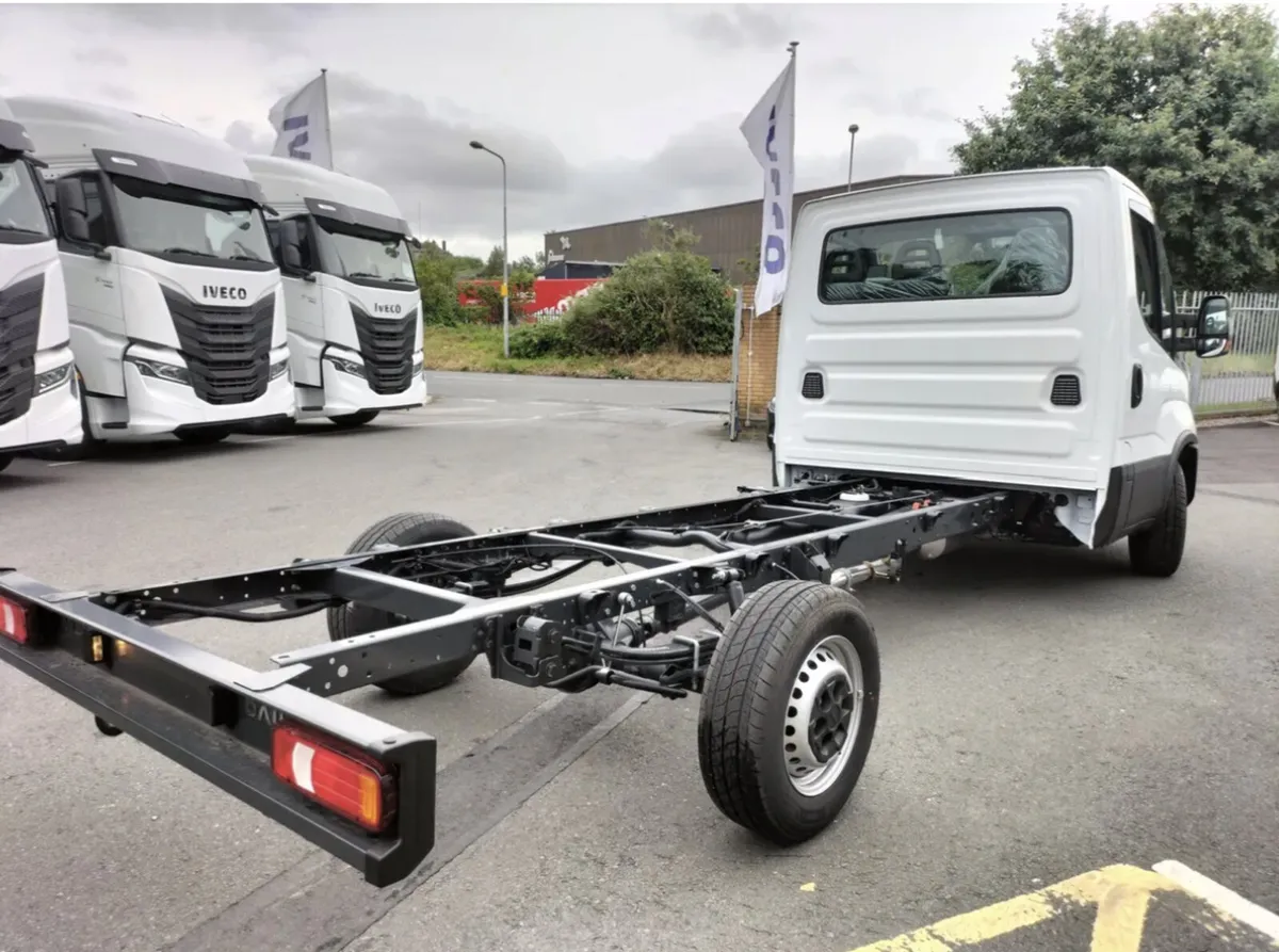 New Iveco Daily 35S14H Chassis Cab single Wheel - Image 4