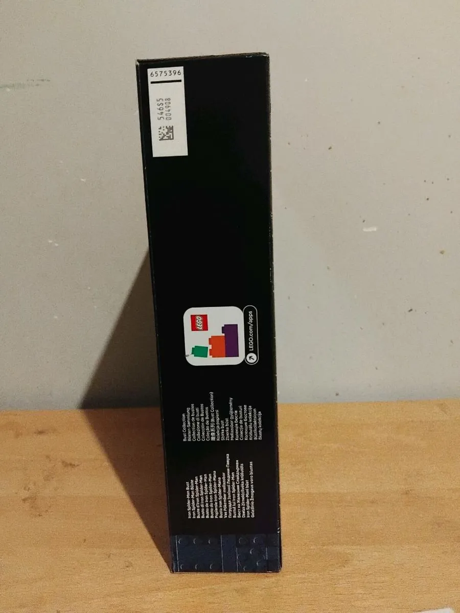 lego 76326 Iron Spider-Man Bust
Brand new in box - Image 2