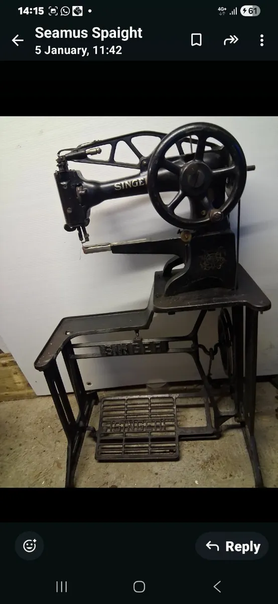 Antique singer sewing machine - Image 1