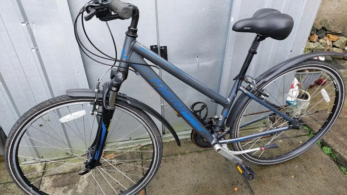 Merida Crossway Hybrid Bike - Image 2