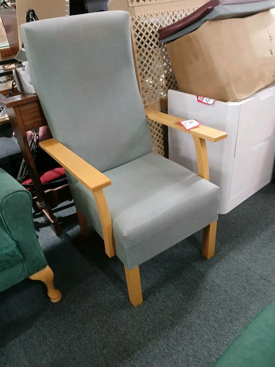 Orthopaedic style chair - Image 2