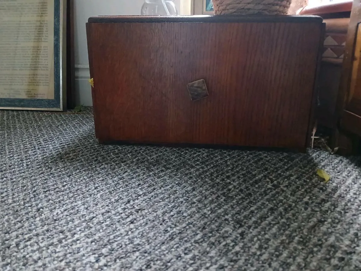 Vintage Radio and record player. - Image 2