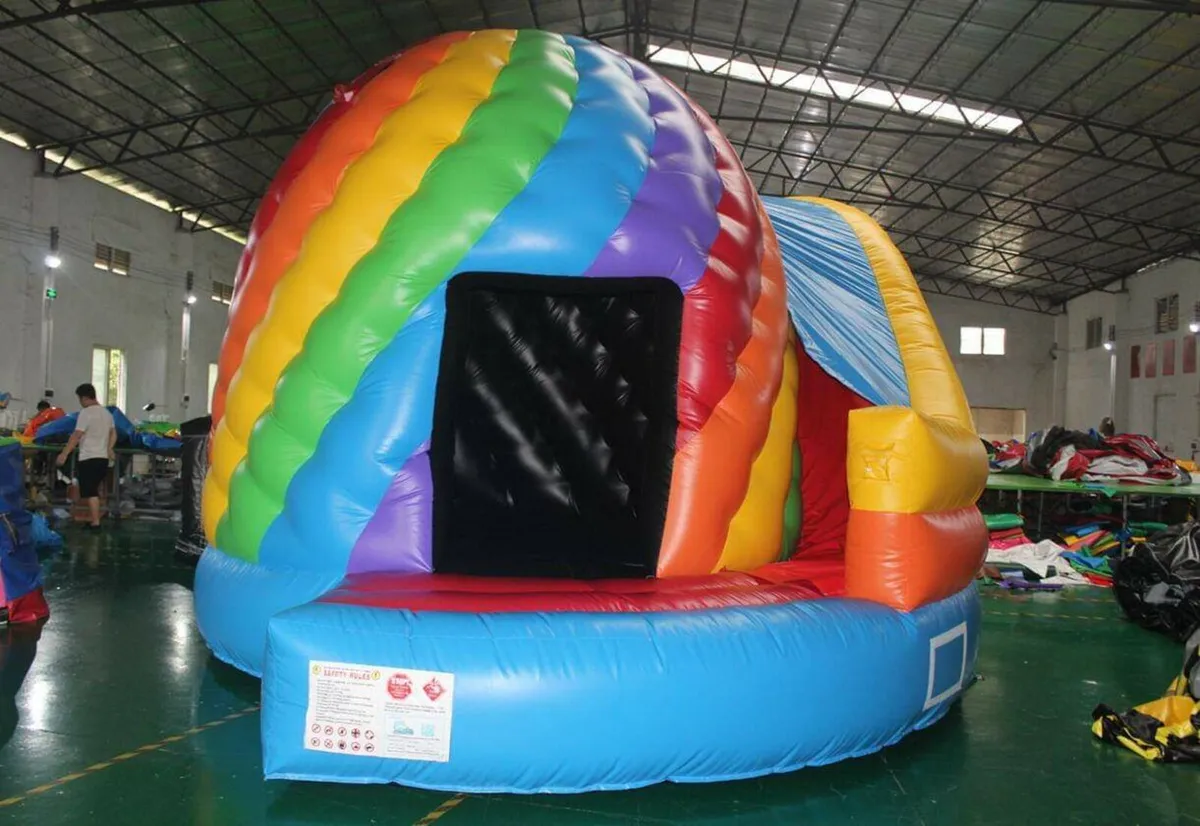 bouncy castle - Image 3