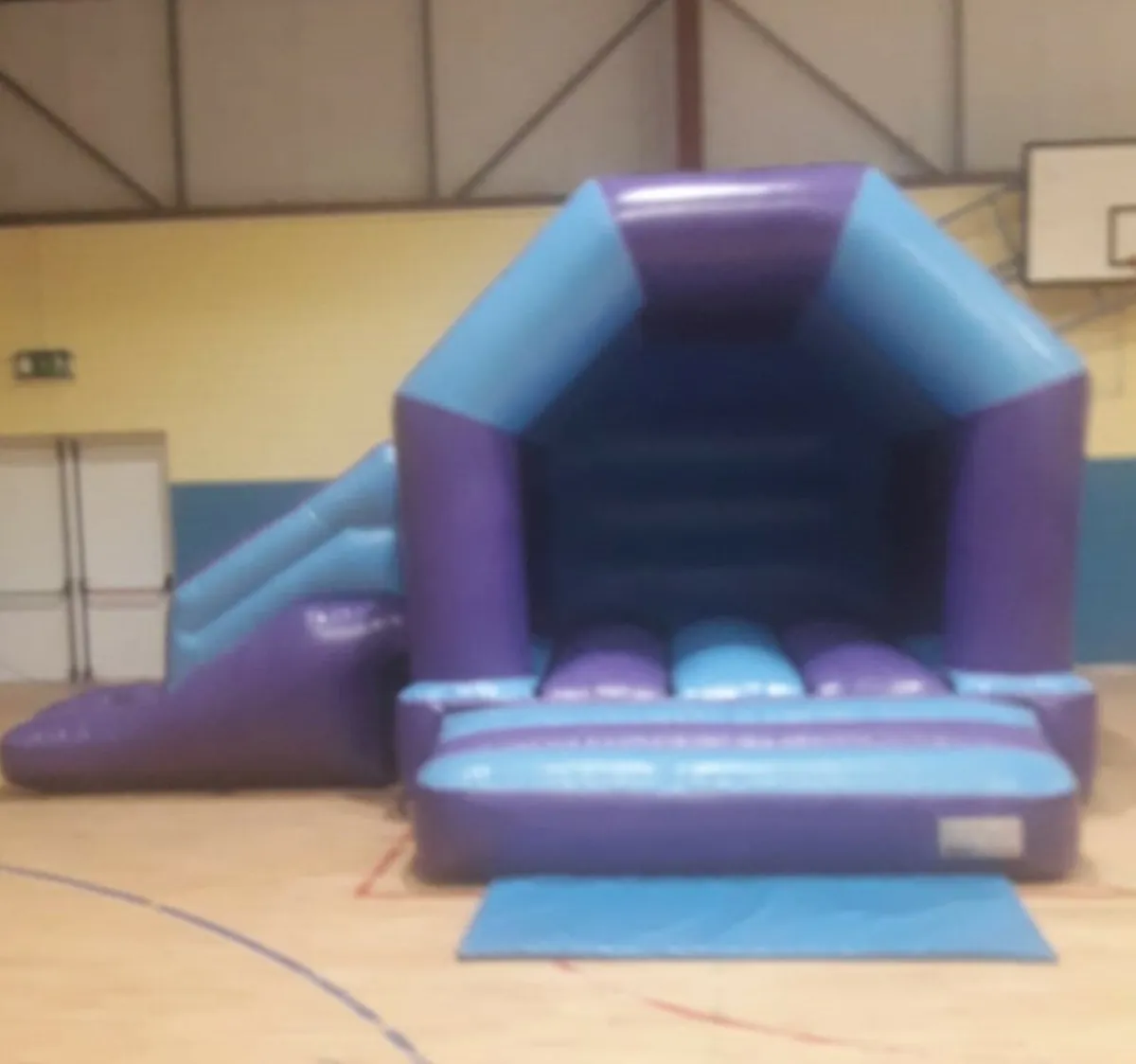 bouncy castle - Image 4