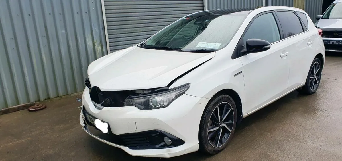 182 TOYOTA AURIS HYBRID - Image 1