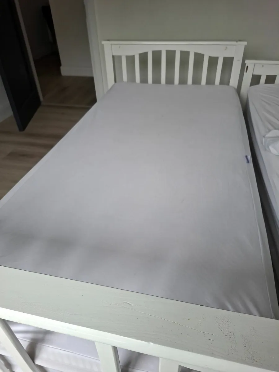 Bed - Image 1