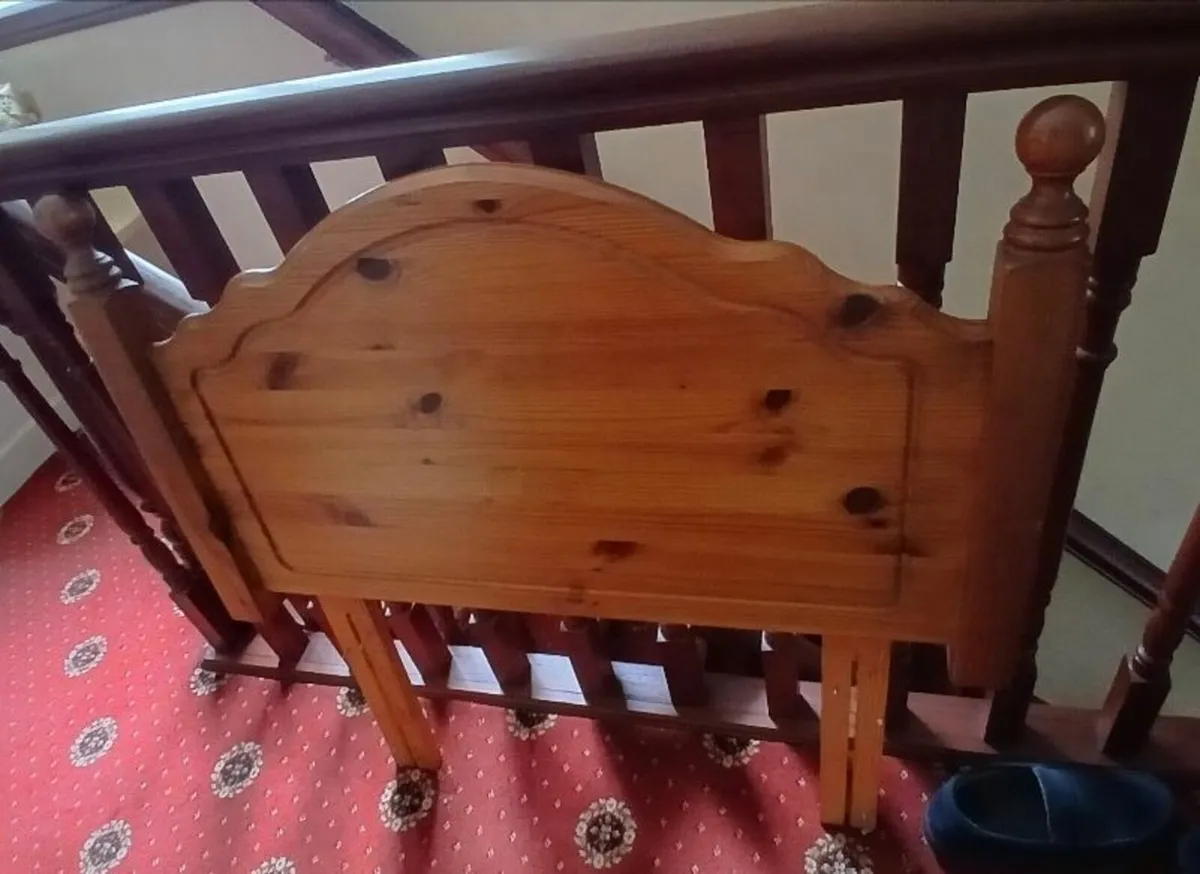 Single matress & wooden headboard - Image 2