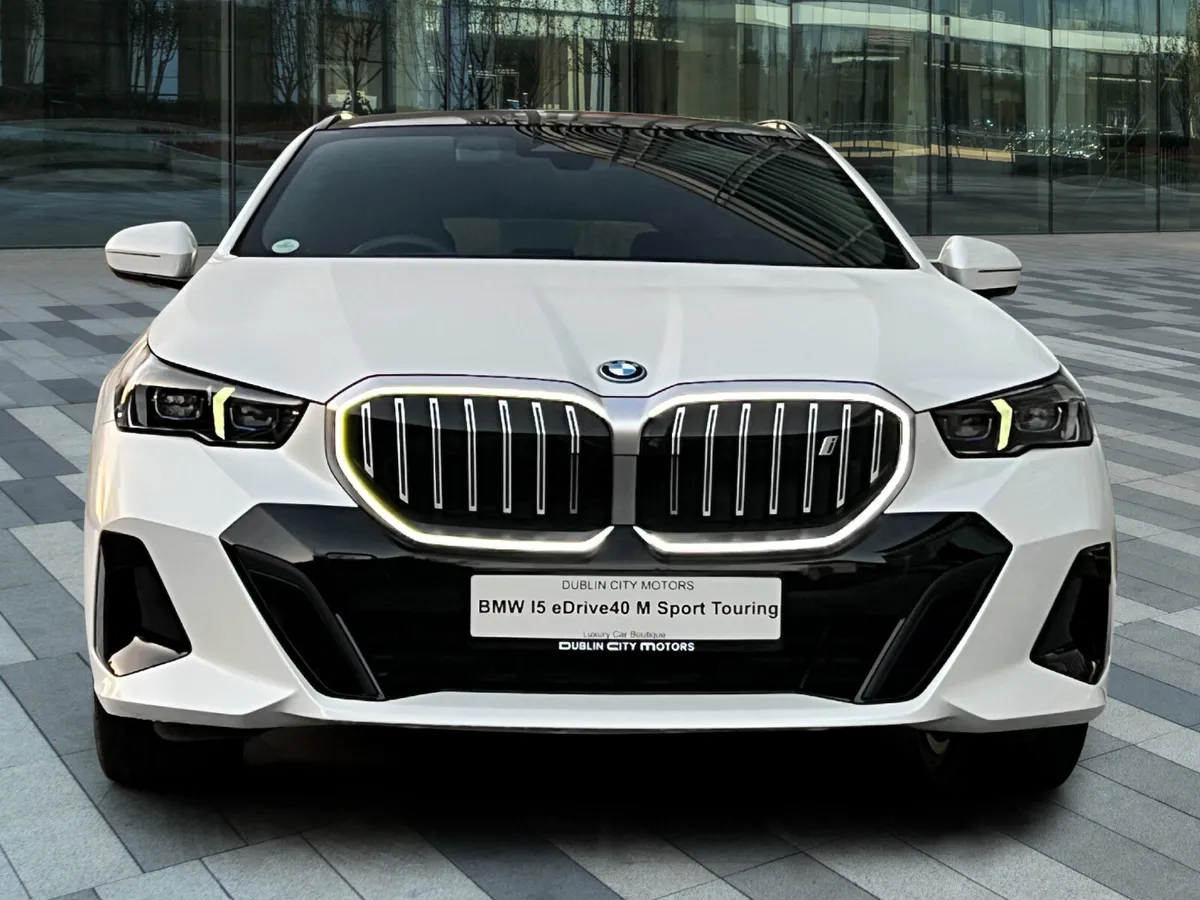 BMW i5 eDrive40 M Sport Touring *Panroof* - Image 2
