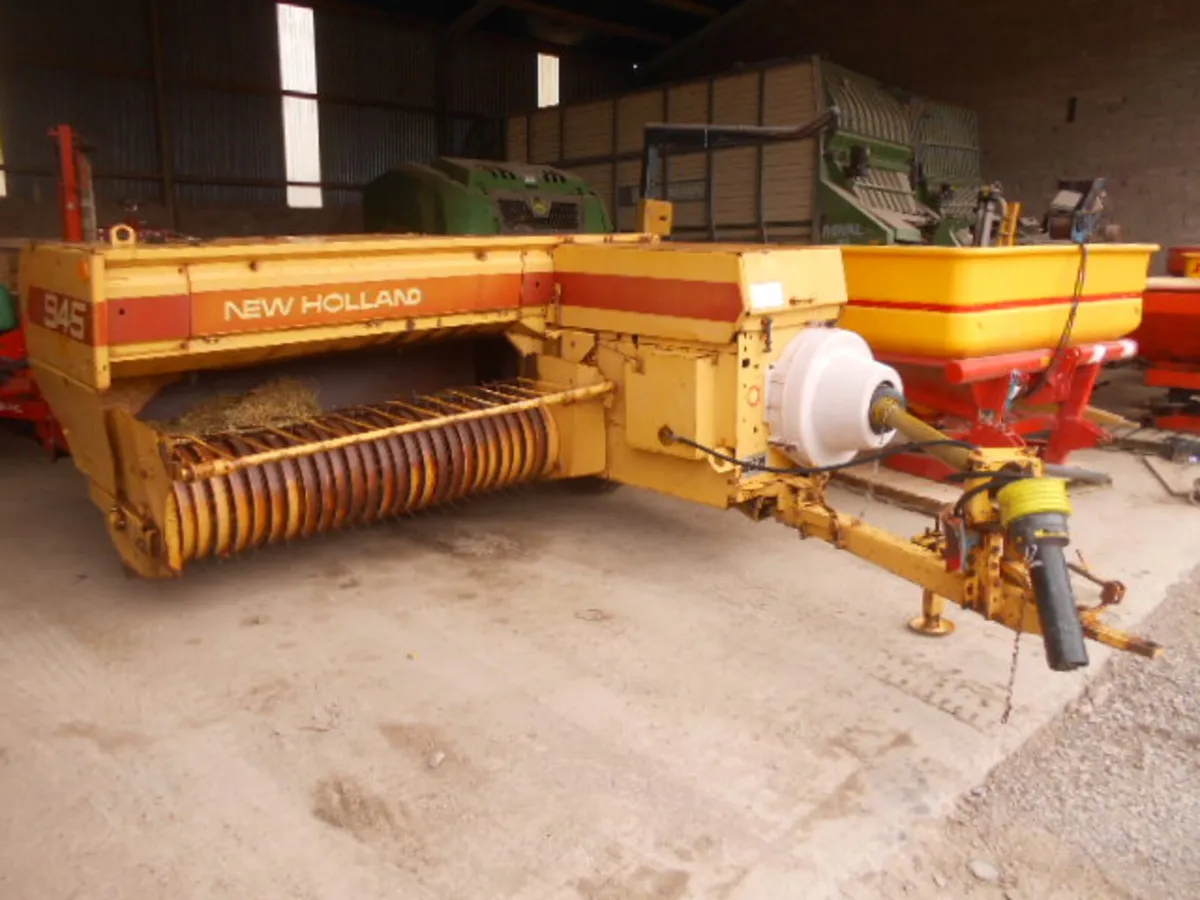 NEW HOLLAND 945 BALER, OUT OF SEASON - Image 1