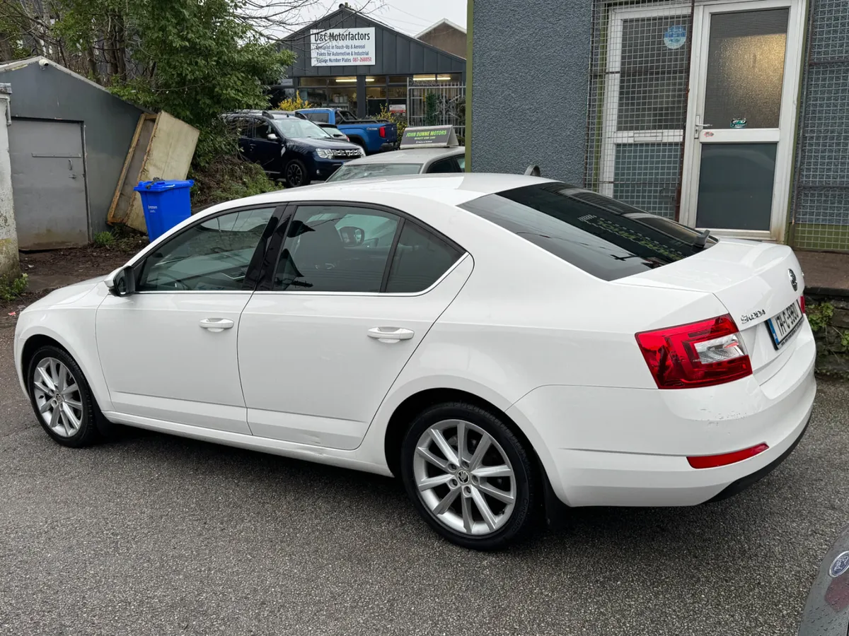 Skoda Octavia style high spec low mileage - Image 4