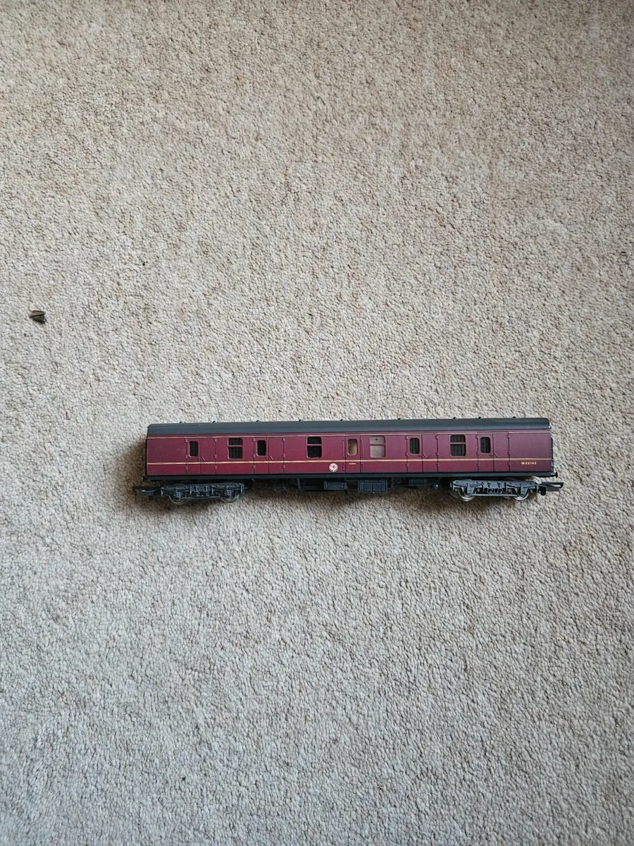 Hornby Lima OO Gauge Carraige