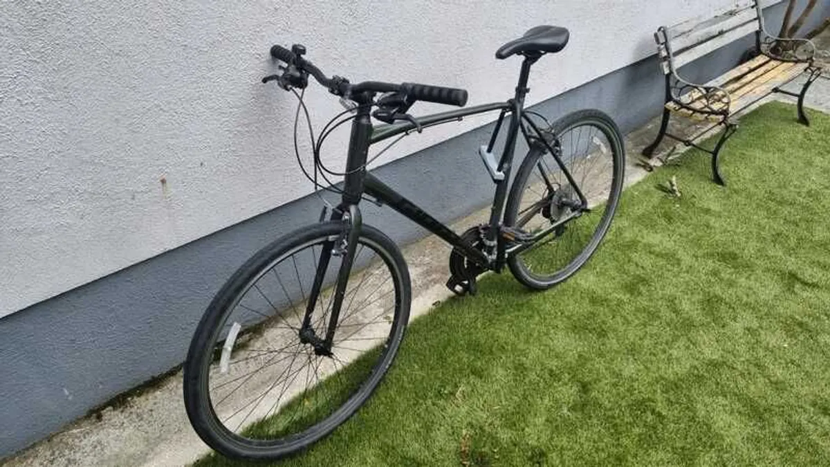 Giant Escape 3 Hybrid Bike - Image 1