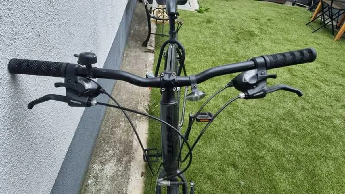 Giant Escape 3 Hybrid Bike - Image 3