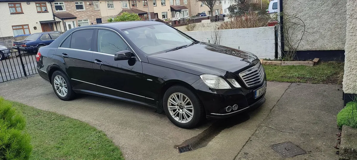 Mercedes Benz 200E '11 diesel - Image 1