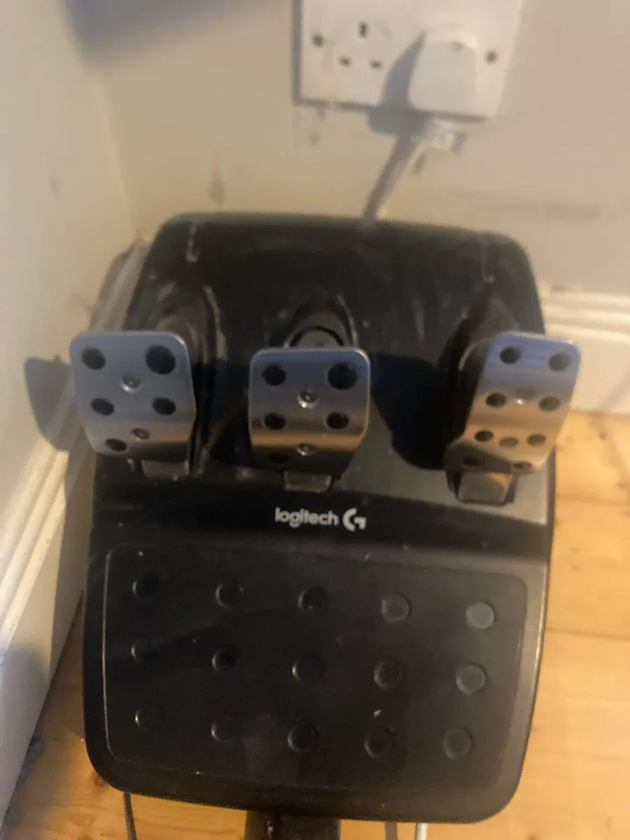 Playseat, Logitech g29(faulty) and Ferrari wheel - Image 4