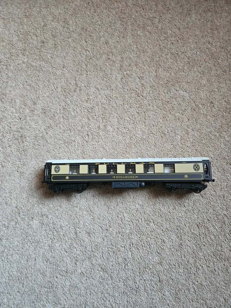 Hornby Lima OO Gauge Carraige