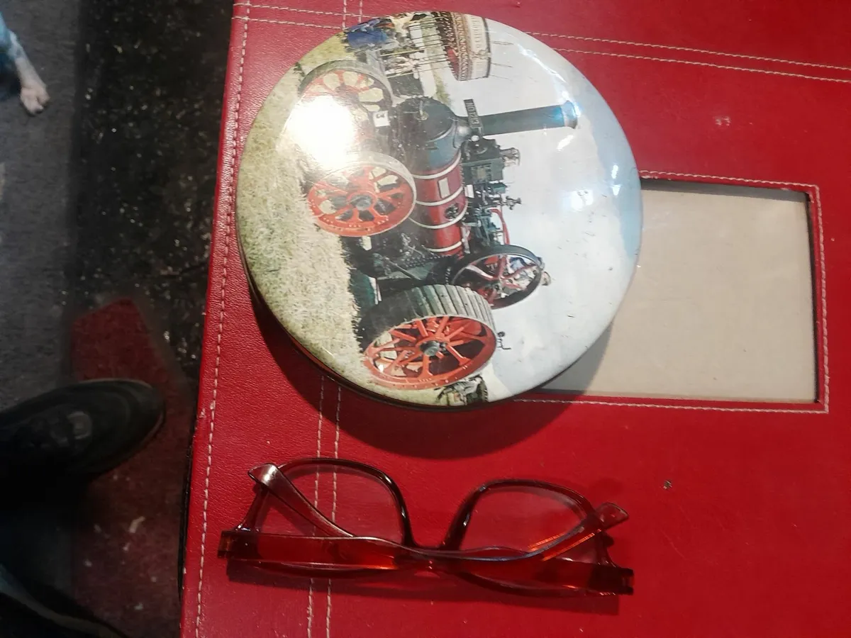 Vintage  sweet  tin - Image 2