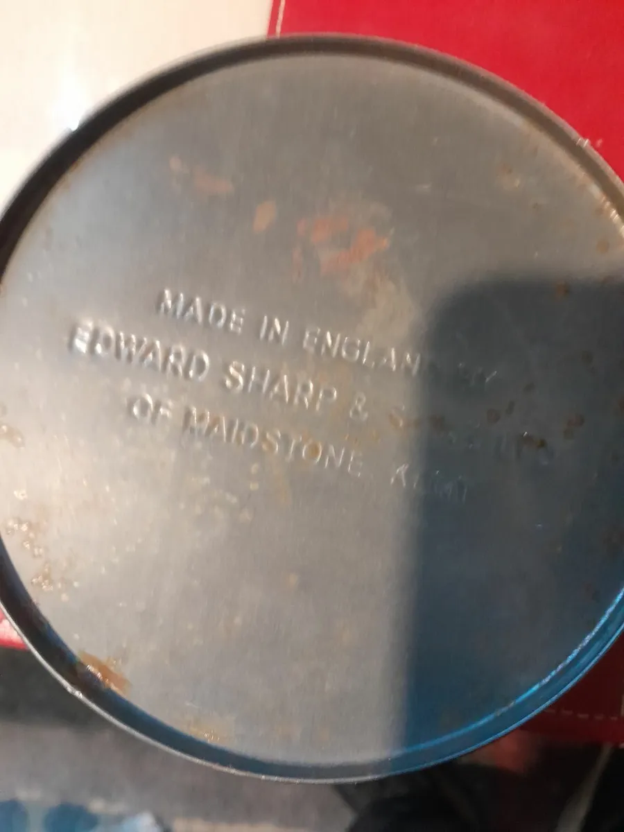 Vintage  sweet  tin - Image 4