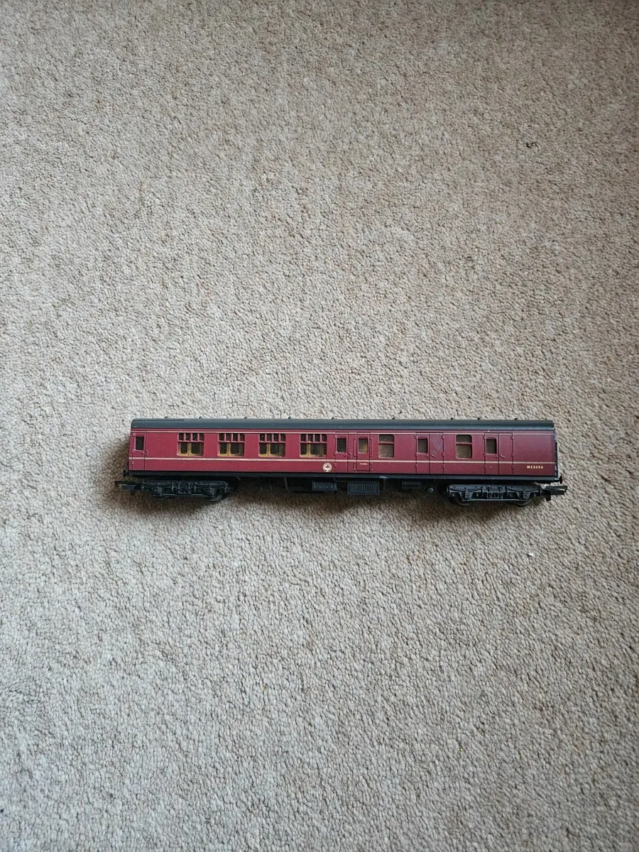 Hornby Lima OO Gauge Carraige