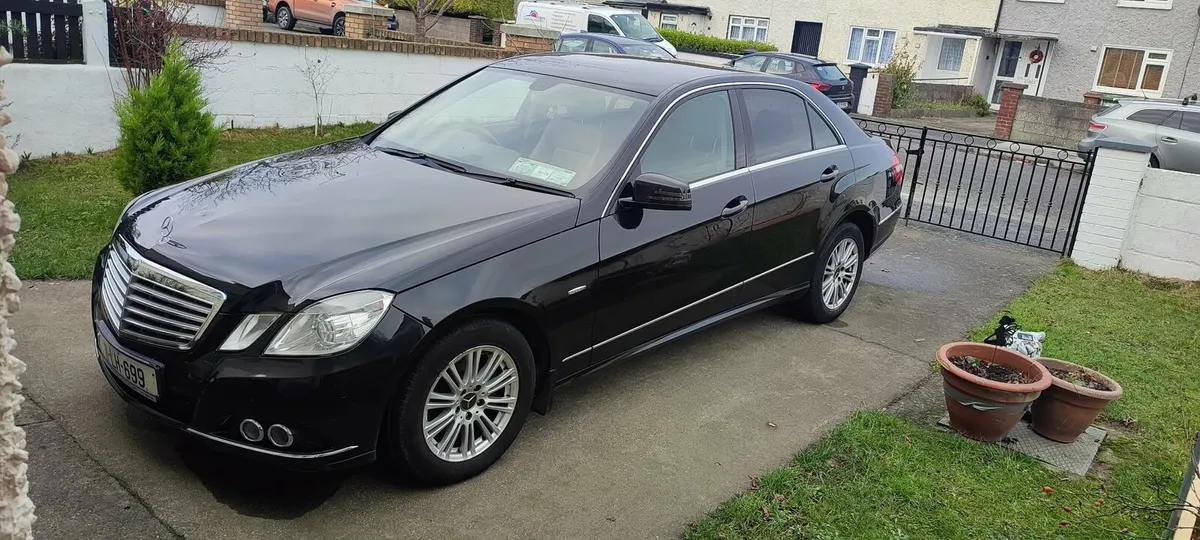Mercedes Benz 200E '11 diesel - Image 2