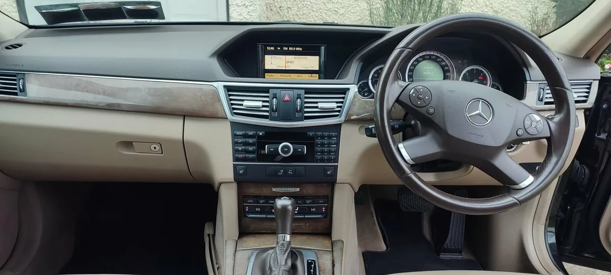 Mercedes Benz 200E '11 diesel - Image 4